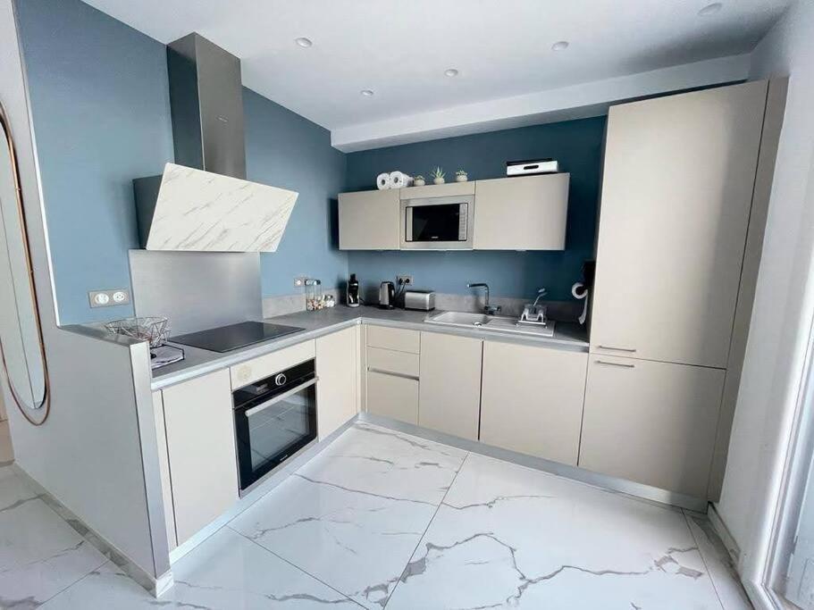 Beach Front, Superbe Appartement Pour 4 Personnes Nizza Exterior foto