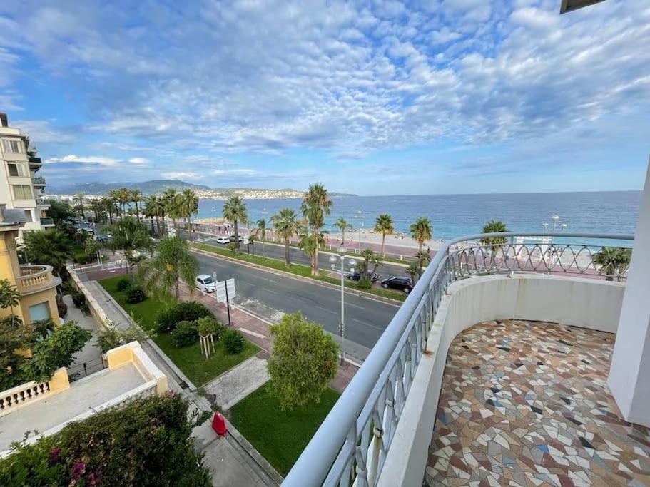 Beach Front, Superbe Appartement Pour 4 Personnes Nizza Exterior foto