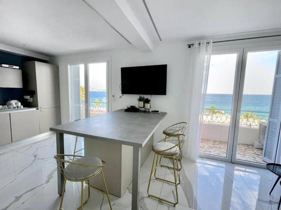 Beach Front, Superbe Appartement Pour 4 Personnes Nizza Exterior foto