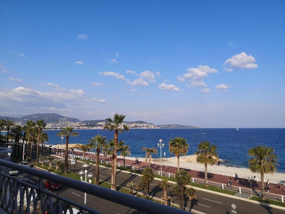 Beach Front, Superbe Appartement Pour 4 Personnes Nizza Exterior foto