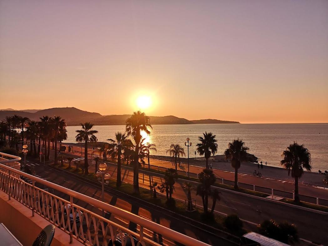 Beach Front, Superbe Appartement Pour 4 Personnes Nizza Exterior foto