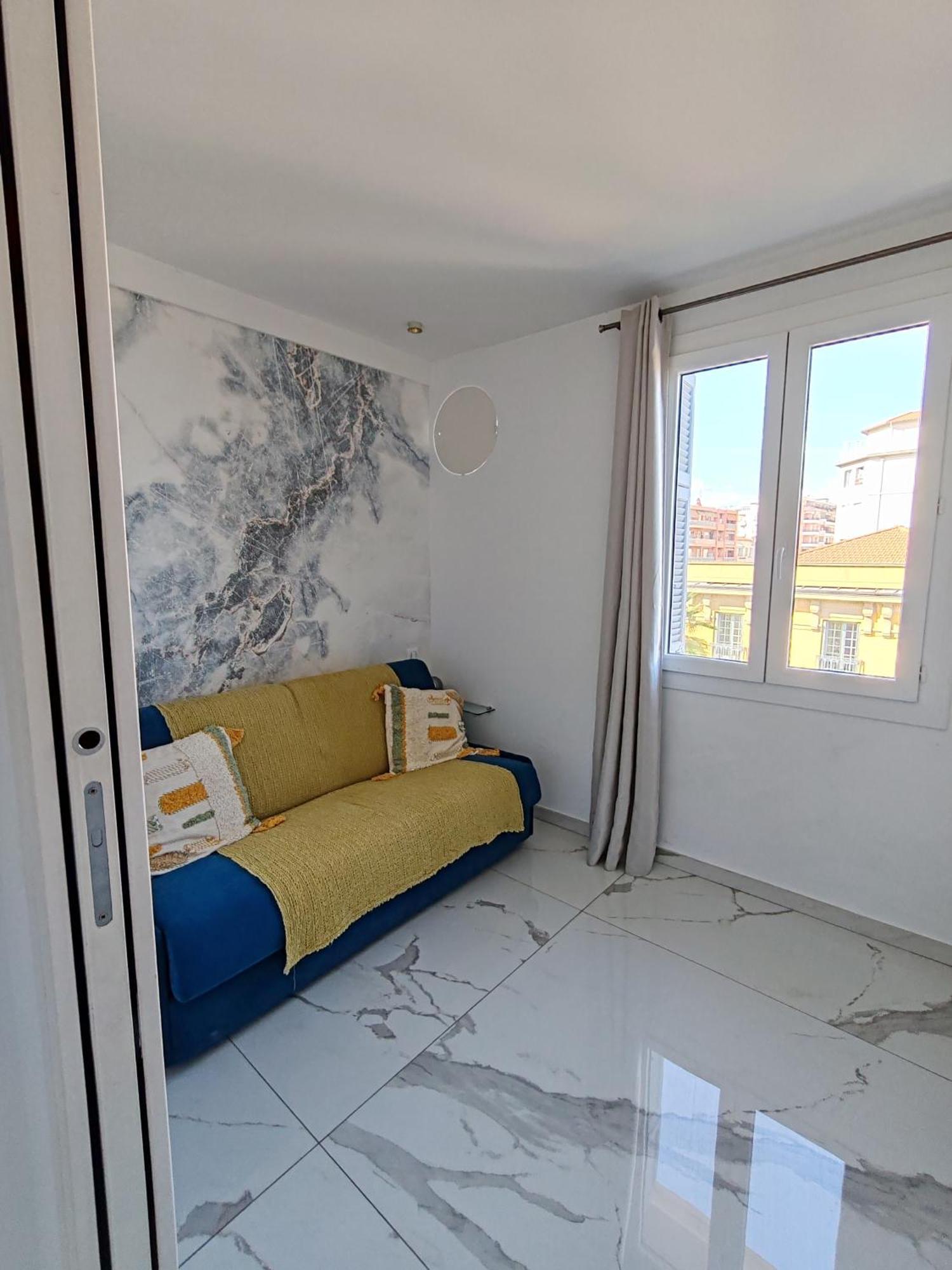 Beach Front, Superbe Appartement Pour 4 Personnes Nizza Exterior foto