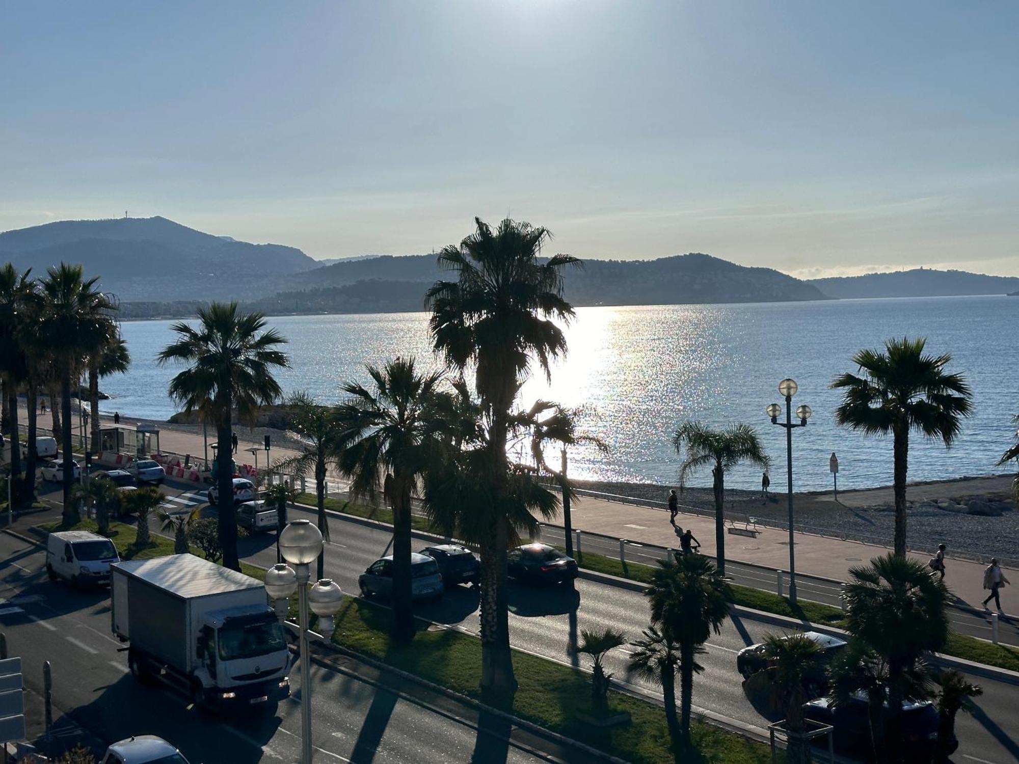 Beach Front, Superbe Appartement Pour 4 Personnes Nizza Exterior foto