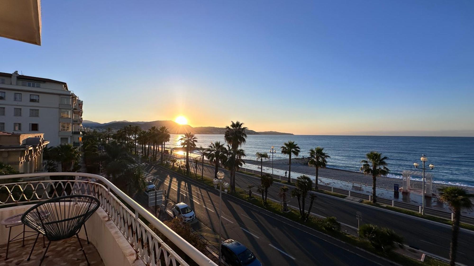 Beach Front, Superbe Appartement Pour 4 Personnes Nizza Exterior foto